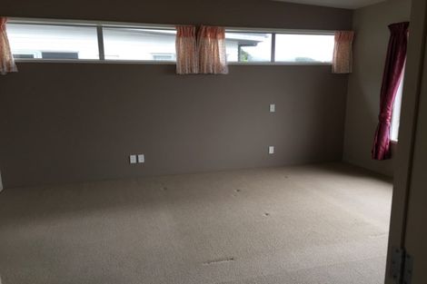 Photo of property in 23 Tamworth Crescent, Newlands, Wellington, 6037