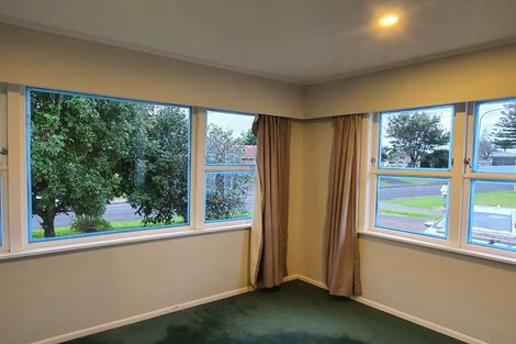 Photo of property in 61 Gloria Avenue, Te Atatu Peninsula, Auckland, 0610
