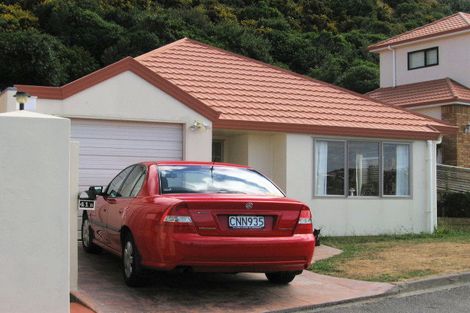 Photo of property in 41d Wye Street, Island Bay, Wellington, 6023