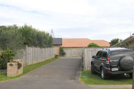 Photo of property in 13 Delmont Close, East Tamaki Heights, Auckland, 2016