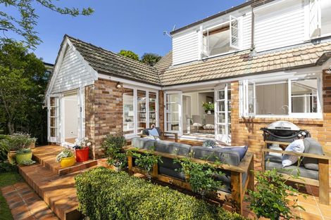 Photo of property in 8 Frieston Road, Milford, Auckland, 0620