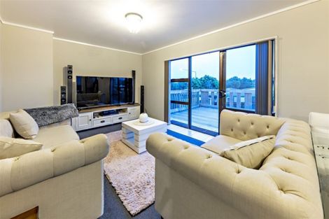 Photo of property in 2/10 Kimdale Place, Totara Heights, Auckland, 2105