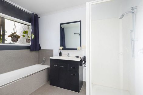 Photo of property in 12 Rays Way, Tuakau, 2121