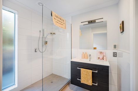 Photo of property in 6 Rushden Rise, Westmorland, Christchurch, 8025