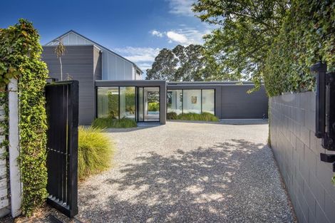 Photo of property in 10a First Avenue, Stanley Point, Auckland, 0624