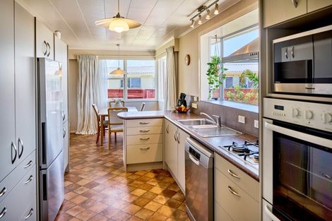 Photo of property in 22 Reese Jones Grove, Maungaraki, Lower Hutt, 5010