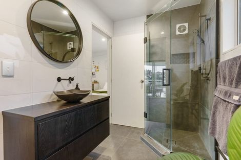 Photo of property in 23 Esther Place, Red Beach, 0932