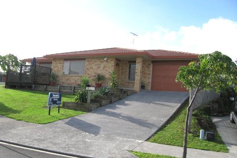 Photo of property in 28 Ginders Drive, Massey, Auckland, 0614