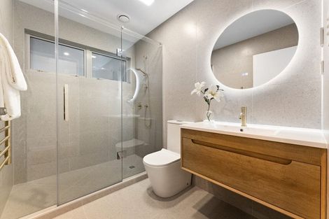 Photo of property in 43 Chamberlain Road, Massey, Auckland, 0614