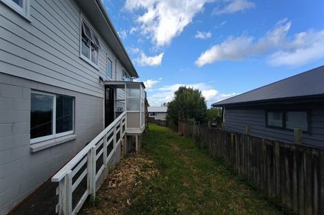 Photo of property in 327 Wairau Road, Totara Vale, Auckland, 0627