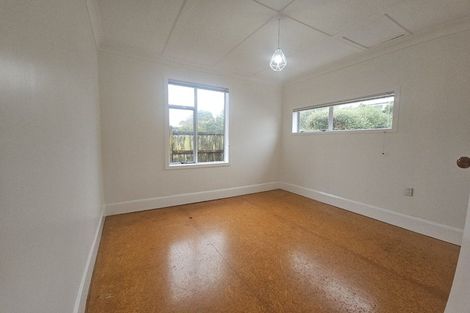 Photo of property in 35 Weymouth Street, New Plymouth, 4310