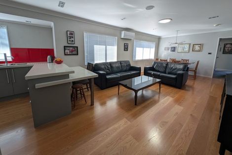 Photo of property in 10 Woodview Rise, Botany Downs, Auckland, 2010
