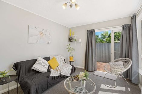 Photo of property in 4 Crewe Crescent, Hokowhitu, Palmerston North, 4410
