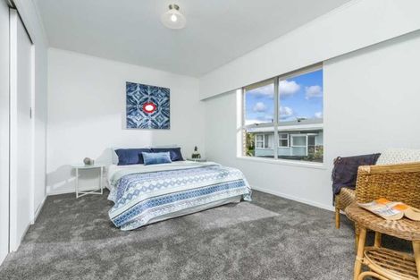 Photo of property in 2/8 Tobruk Crescent, Milford, Auckland, 0620