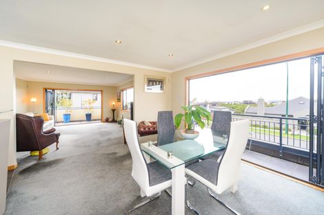 Photo of property in 56 Ruapehu Drive, Fitzherbert, Palmerston North, 4410