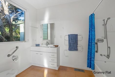 Photo of property in 52 Beauvoir Avenue, Matakatia, Whangaparaoa, 0930