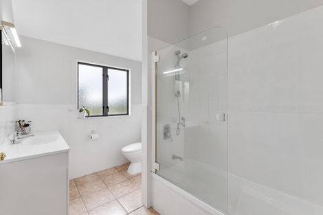 Photo of property in 3a Cron Avenue, Te Atatu South, Auckland, 0610