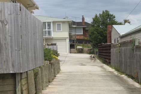Photo of property in 2/5 Winifred Avenue, Bayview, Auckland, 0629