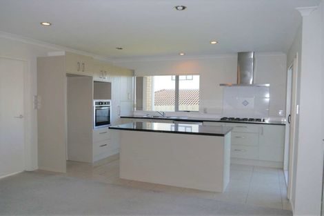 Photo of property in 4 Liscooly Place, Flat Bush, Auckland, 2019