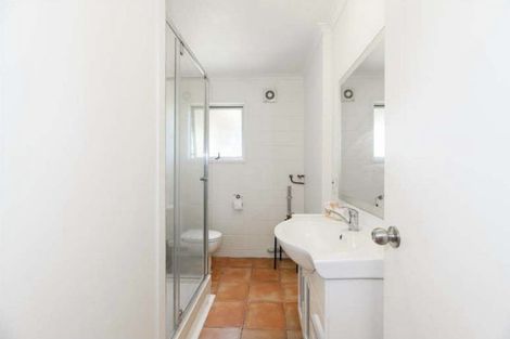 Photo of property in 2/56 Knightsbridge Drive, Forrest Hill, Auckland, 0620