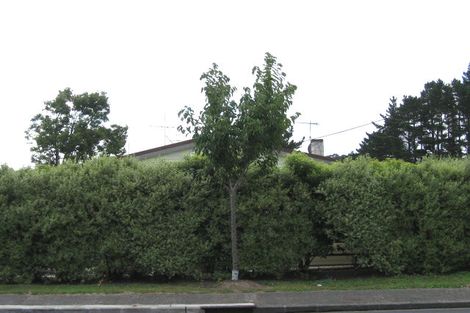 Photo of property in 2/190 Beach Haven Road, Beach Haven, Auckland, 0626