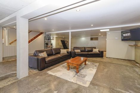 Photo of property in 34 Covil Avenue, Te Atatu South, Auckland, 0610