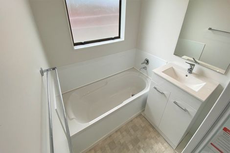 Photo of property in 2/116 Titirangi Road, New Lynn, Auckland, 0600