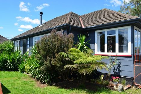 Photo of property in 14 Charles Street, Takapau, 4203