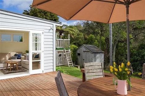 Photo of property in 24 Le Roy Terrace, Birkenhead, Auckland, 0626