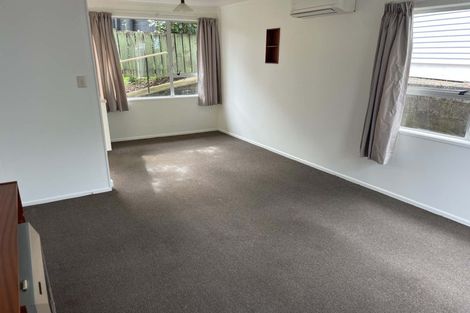 Photo of property in 8a Awanui Street, Merrilands, New Plymouth, 4312
