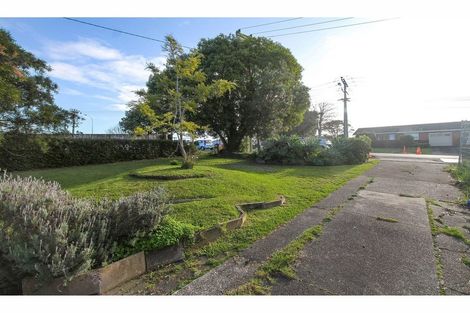 Photo of property in 1 Coronation Road, Hillcrest, Auckland, 0627