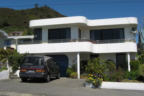 Photo of property in 20 Broadway, Picton, 7220