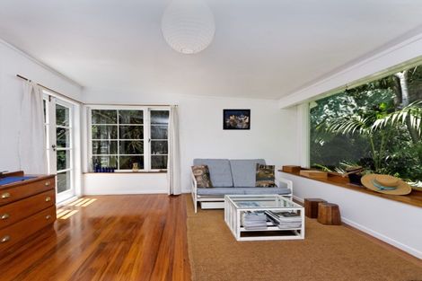 Photo of property in 17 Rayner Road, Piha, New Lynn, 0772