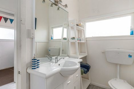 Photo of property in 2a Andresen Street, Foxton Beach, Foxton, 4815