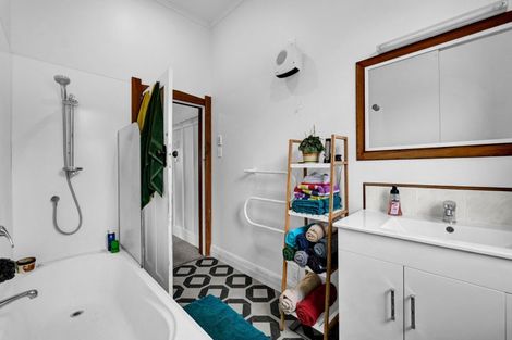 Photo of property in 17 Clifford Street, Hawera, 4610