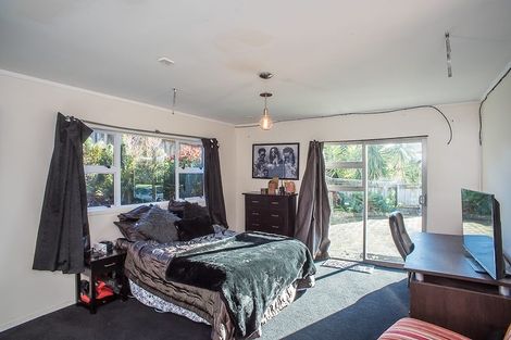 Photo of property in 5 Chilton Drive, Paraparaumu, 5032