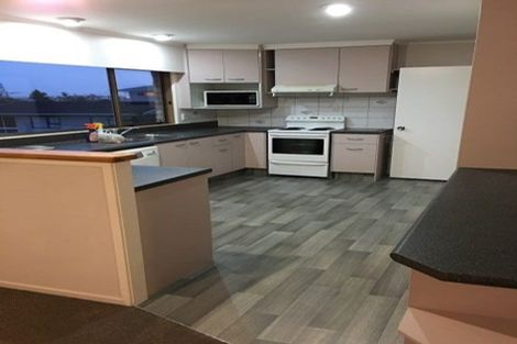 Photo of property in 56 Ravenwood Drive, Forrest Hill, Auckland, 0620