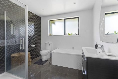 Photo of property in 35 Kaikoura Street, Maupuia, Wellington, 6022