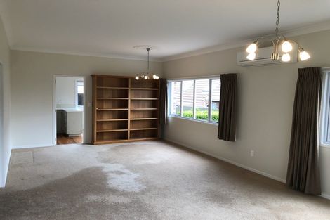 Photo of property in 1/7 Sylvan Park Avenue, Milford, Auckland, 0620