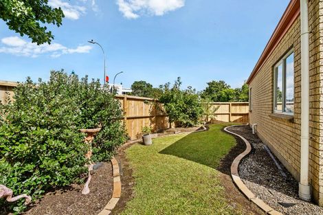 Photo of property in 1 Dunbarton Drive, Ranui, Auckland, 0612