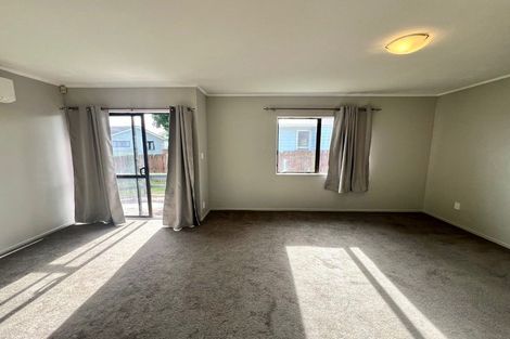 Photo of property in 2/14 Hatherley Place, Clendon Park, Auckland, 2103