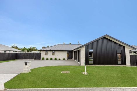 Photo of property in 2 Hunter Lane, Amberley, 7410