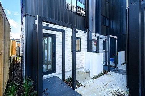 Photo of property in 11/59 Neil Avenue, Te Atatu Peninsula, Auckland, 0610