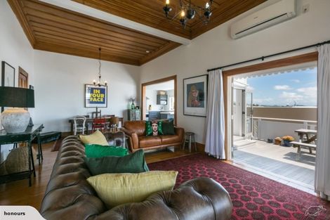 Photo of property in 2 Denholm Road, Hospital Hill, Napier, 4110