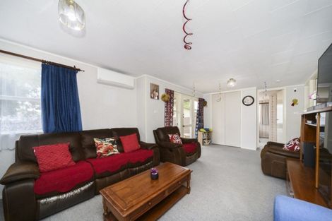 Photo of property in 33 Suzanne Grove, Kelvin Grove, Palmerston North, 4414