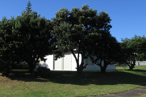 Photo of property in 12 William Street, Waikanae Beach, Waikanae, 5036