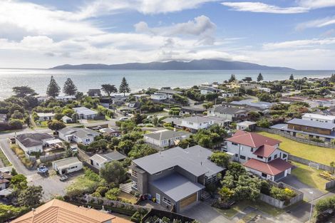 Photo of property in 11 Metzenthin Close, Raumati South, Paraparaumu, 5032