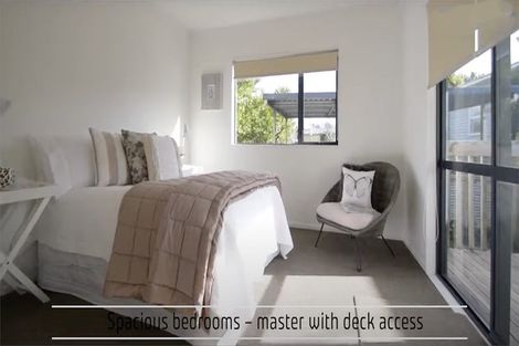 Photo of property in 8a Gossamer Drive, Pakuranga Heights, Auckland, 2010