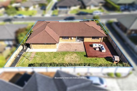 Photo of property in 33 South Kensington Way, Henderson, Auckland, 0612