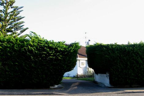 Photo of property in 38 Rauparaha Street, Waikanae Beach, Waikanae, 5036